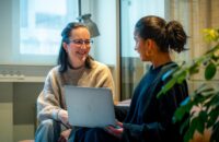 Atyp artikkel BraSok Iselin & Hannah